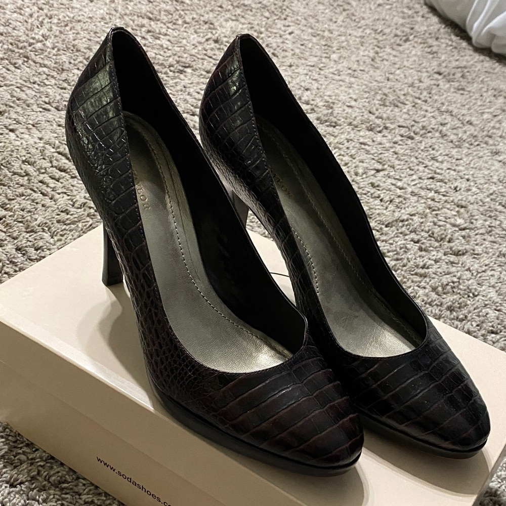 Ann Taylor Black Croc-Embossed Pointed Toe Heels